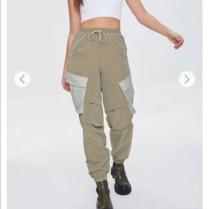 Two tone utility joggers